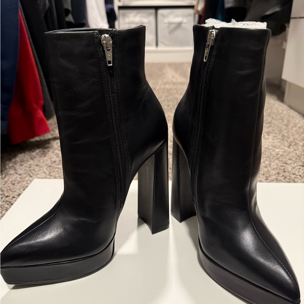 Steve Madden Dalina platform booties 7 never worn